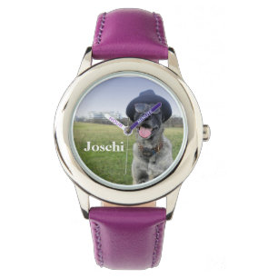Montre chien avec chapeau et chapeau