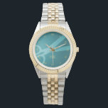 Montre Ciseaux et monogramme turquoises<br><div class="desc">Cette montre présente votre monogramme et une paire de ciseaux contre un arrière - plan vert turquoise,  avec des chiffres romains de couleur or. Il est parfait pour un coiffeur,  coiffeur,  tailleur,  etc.</div>