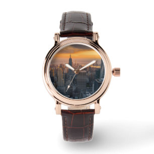 Montre city of new york with the magnificent sunset