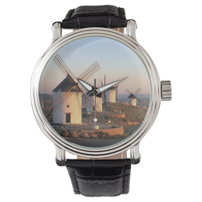 Montre Consuegra, La Mancha, Espagne, moulins à vent (devant)