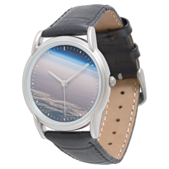 Montre Coucher De Soleil Orbital Au Large De La Côte De C (Incliné)