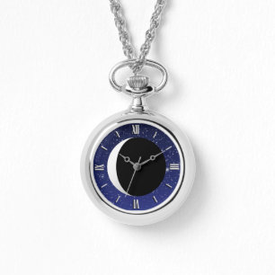 Montre Crescent Moon sur un Arrière - plan étoilé