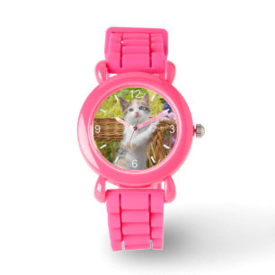 Montre Cute Nosy Baby Cat Kitten dans un jardin fleuri -