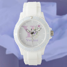 Montre dans un design floral avec nom et initiale