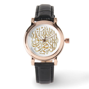 Montre de la femme musulmane avec la calligraphie 