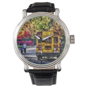 Montre De retour de l'autobus scolaire