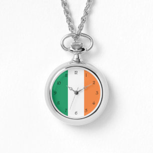 Montre Des numéros de script noirs sur le drapeau irland