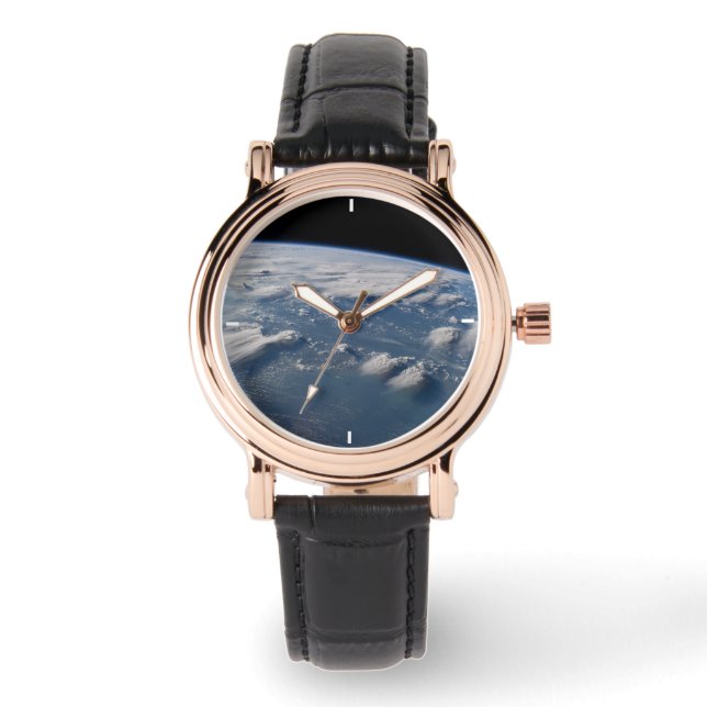 Montre Des Tonneaux De Tonnerre De Terre Sur Le Sud De Bo (Recto)