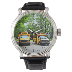Montre Deux autobus scolaires