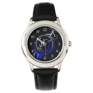 Montre Dragon tient le bal de cristal pour voir la foudre