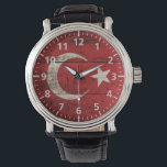 Montre Drapeau de Turquie sur le vieux grain de bois<br><div class="desc">Drapeau de Turquie sur le vieux grain de bois N'hésitez pas à modifier le dessin selon vos préférences. Vous pouvez modifier l'emplacement de conception, l'orientation, les couleurs et la taille des arrière - plans. De plus, vous pouvez ajouter votre propre texte, ou slogan définir sa police, son emplacement et sa...</div>