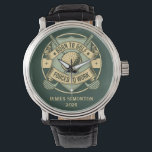 Montre Drôle Humour Golf Devis Personnalisé Vintage Perso<br><div class="desc">L'élégant design vintage est doté d'une crête vert clair et de clubs de golf traversés avec une balle de golf dans le centre. Deux bannières en or contiennent l'expression "Né au Golf, forcé au travail". Deux lignes de texte vous permettent de customiser ce cadeau pour n'importe quelle occasion pour en...</div>