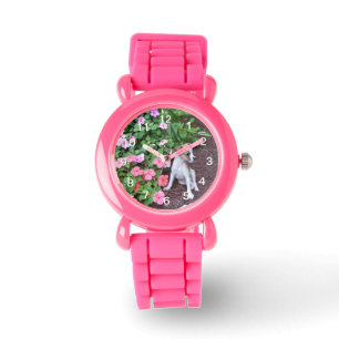 montre du chiot de la fille