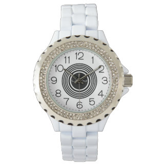 Montre en émail blanc en pierre blanche pour femme