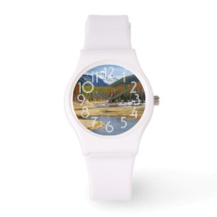 Montre Enroulement le fleuve Colorado avec des montagnes