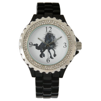 Montre Étalon friésien cheval de beauté noir