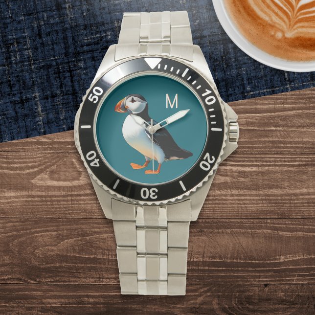 Montre Faune de la côte atlantique de Puffin Monogramme d (A stylish monogrammed watch with Atlantic puffin picture on an ocean blue background)