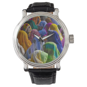 Montre Femmes en saris colorés se rassemblent