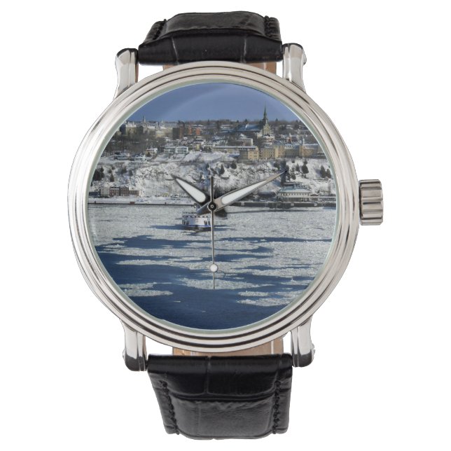 Montre Ferry sur le fleuve Saint-Laurent (Québec) (devant)