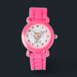 Montre Filles mignonne couchant couchage Animal et nom En<br><div class="desc">Cette petite fille mignonne montre un beau doodle dormant à la main,  avec des fleurs et des feuilles. Ce joli design rose dispose également d'un endroit où vous pouvez ajouter le nom de votre fille. Le thème parfait de la jungle,  le design de la faune pour votre petit!</div>