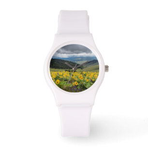Montre Fleurs sauvages printaniers dans les collines