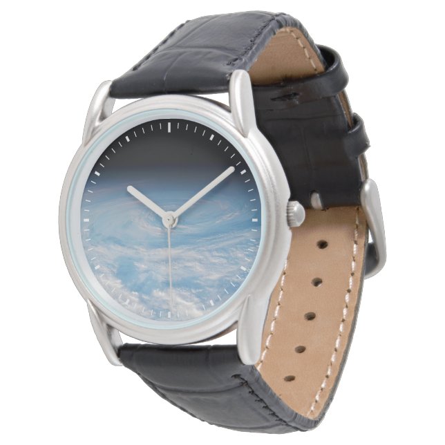 Montre Formation De Nuages Circulaires Sur L'Océan Pacifi (Incliné)