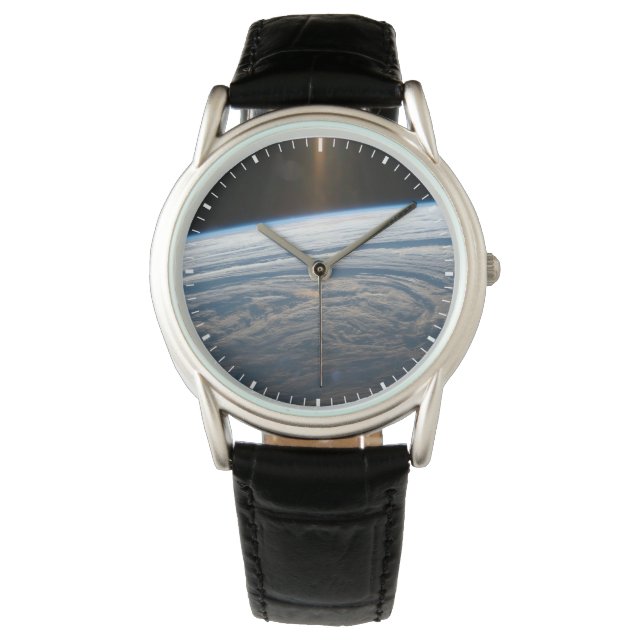 Montre Formations Nuageuses Dans L'Océan Indien Sud. (devant)