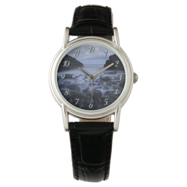 Montre Galets et rochers le long du rivage océanique (devant)