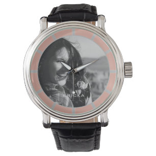 Montre gris monochrome rose Pastel modèle photo