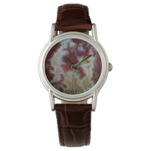 Montre Gros plan sur une dalle d'agate mousse rouge
