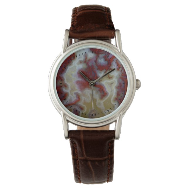 Montre Gros plan sur une dalle d'agate mousse rouge (devant)