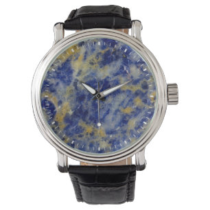 Montre Gros plan sur une sodalite bleue