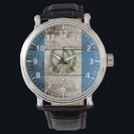 Montre Guatemala Drapeau sur le vieux grain de bois<br><div class="desc">Guatemala Drapeau sur le vieux grain de bois N'hésitez pas à modifier le design selon vos préférences. Vous pouvez modifier l'emplacement de conception, l'orientation, les couleurs et la taille des arrière - plans. De plus, vous pouvez ajouter votre propre texte, ou slogan définir sa police, son emplacement et sa taille,...</div>