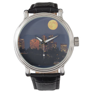 Montre Horizon de Bellevue depuis le lac Washington au cr