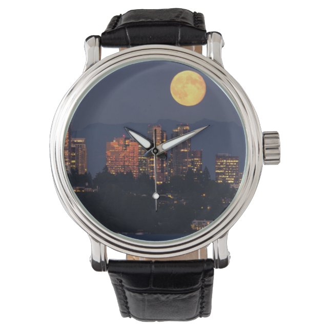 Montre Horizon de Bellevue depuis le lac Washington au cr (devant)