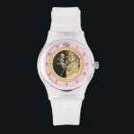 Montre Jolie bague de Mariage Diamond avec photo rose<br><div class="desc">Cette élégante montre personnalisée a un look bague en diamant mariage. La bande d'or forme un cercle avec des numéros d'horloge argent autour de l'extérieur, le "12" remplacé par l'image d'un diamant. Tout se distingue audacieusement sur un arrière - plan rose (voir les variations de couleur sous "Mariages" dans notre...</div>