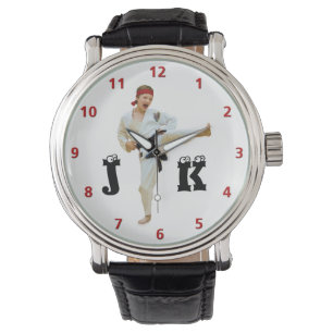 Montre Karaté donnant un coup de pied le monogramme de