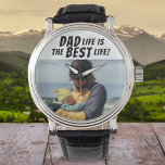 Montre La vie papa est la meilleure vie Photo de famille<br><div class="desc">La vie papa est la meilleure vie de la famille Photo Watch. Cette montre personnalisée est le cadeau parfait pour tout papa qui sait qu'être père est la meilleure chose qui lui soit arrivée. Le design comporte la citation "La vie papa est la meilleure vie" en lettres en gras qui...</div>