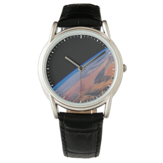 Montre L'Afrique Du Nord Et Le Vaste Désert Libyen. (devant)