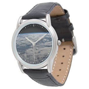 Montre Le membre de la Terre au-dessus d'une Australie oc