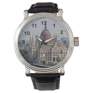 Montre Le parlement de Budapest, côté sud, Hongrie