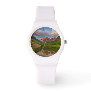 Montre Les Cloches De Maroon Se Reflètent Dans Le Calme 