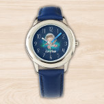 Montre Lindo Patron de Nave Espacial Niños<br><div class="desc">Lindo patron con figura de un astronauta en el espacio exterior y el nombre de tus hijos!! Este diseño es ideal para niños y niñas amantes del espacio exterior, un magnifico regalo para niños que esten por aprender a usar su primer reloj se puede regalar ya sea para cumpleaños, navidades,...</div>