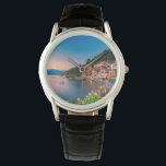 Montre Littoral | Varenna, Lombardie, Italie<br><div class="desc">Cette photo extraordinaire de Getty Images présente un coucher de soleil sur le village traditionnel de Varenna sur la rive du lac de Côme,  province de Lecco,  Lombardie,  Italie.</div>