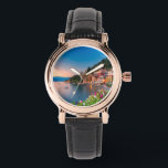 Montre Littoral | Varenna, Lombardie, Italie<br><div class="desc">Cette photo extraordinaire de Getty Images présente un coucher de soleil sur le village traditionnel de Varenna sur la rive du lac de Côme,  province de Lecco,  Lombardie,  Italie.</div>