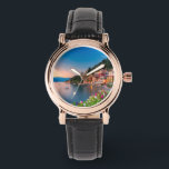 Montre Littoral | Varenna, Lombardie, Italie<br><div class="desc">Cette photo extraordinaire de Getty Images présente un coucher de soleil sur le village traditionnel de Varenna sur la rive du lac de Côme,  province de Lecco,  Lombardie,  Italie.</div>