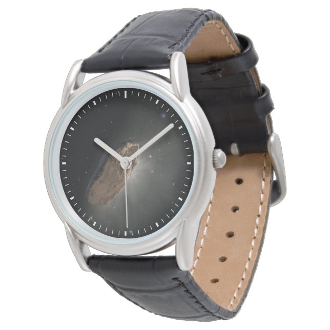 Montre L'objet interstellaire Wayward Oumuamua. (Incliné)