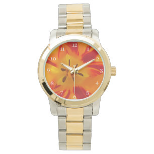 Montre macro orangé, fleur de tulipe dorée gros plan