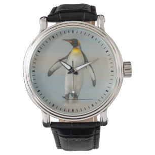 Montre Manchot empereur marchant sur la plage