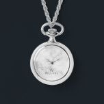 Montre Marbre blanc avec monogramme et nom personnalisés<br><div class="desc">Marbre blanc avec Monogramme personnalisé et cadeau de nom avec monogramme et nom en gris moderne sans serif style police sur arrière - plan en marbre blanc. Parfait comme femme d'honneur et groomsmen cadeau, cadeau de vacances, cadeau de réunion de famille et cadeau pour toute occasion spéciale. Remarque : Les...</div>